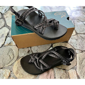 New w/box Chaco’s Sandals-Size 6